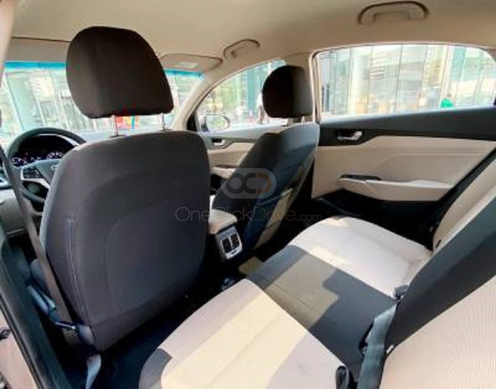 Oro rosa Hyundai Acento 2020 for rent in Dubai 5